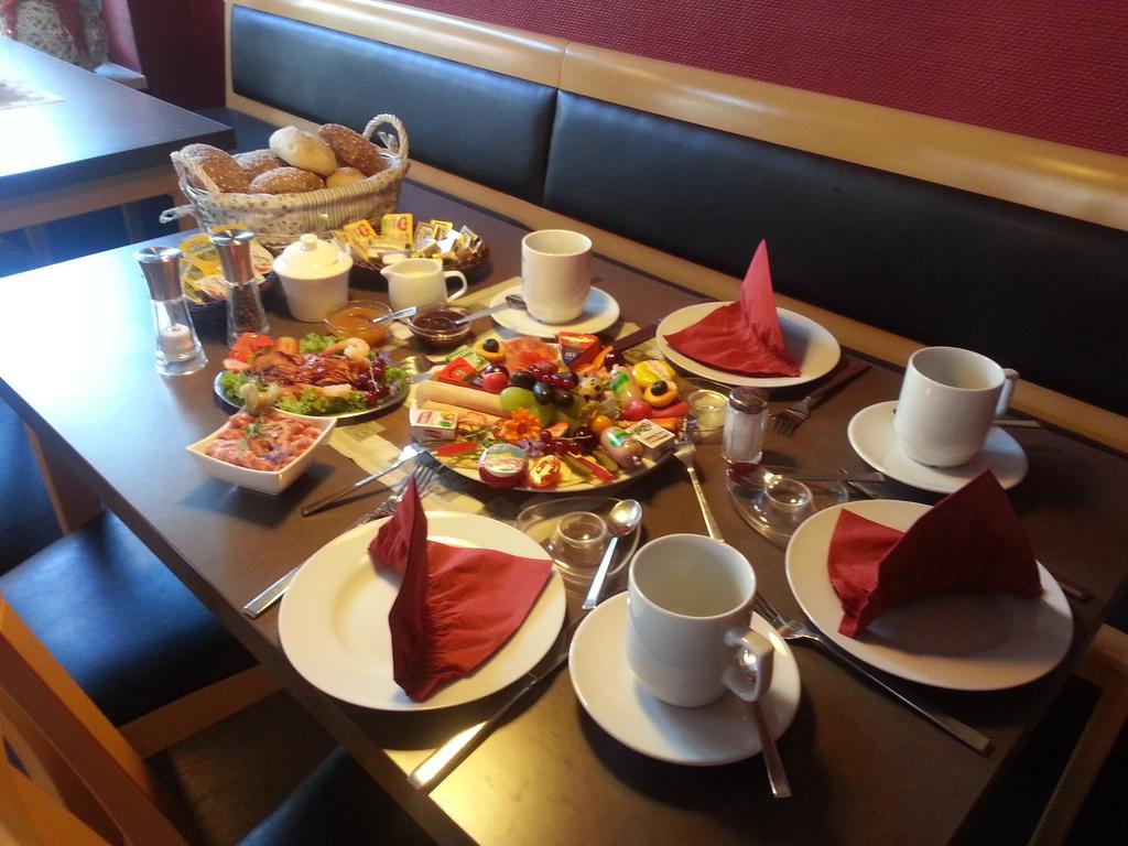 Cafe Pension Steffen Sanitz Bagian luar foto