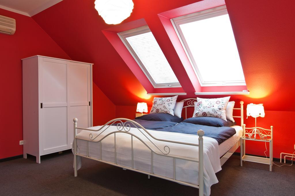 Cafe Pension Steffen Sanitz Ruang foto